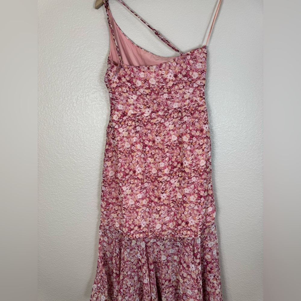 Astr One-Shoulder Pink Floral Midi Dress - Picture 15 of 16